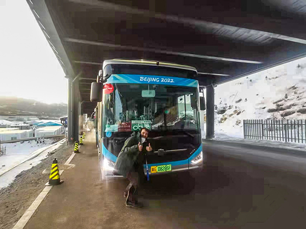 外國記者點贊中通客車.jpg 外國記者點贊中通客車.jpg