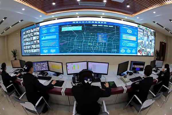 菏澤公交智能調度中心.jpg